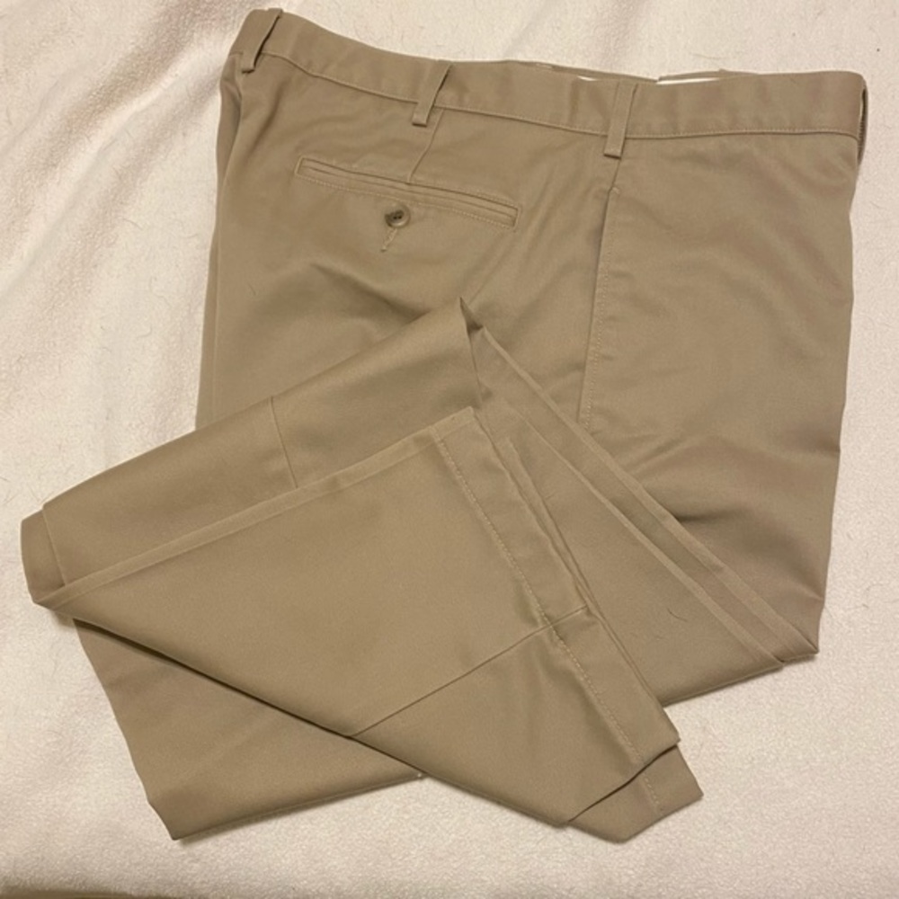 Men’s Lands’ End Chino casual slacks. EUC. Size 35 waist. 30” inseam.